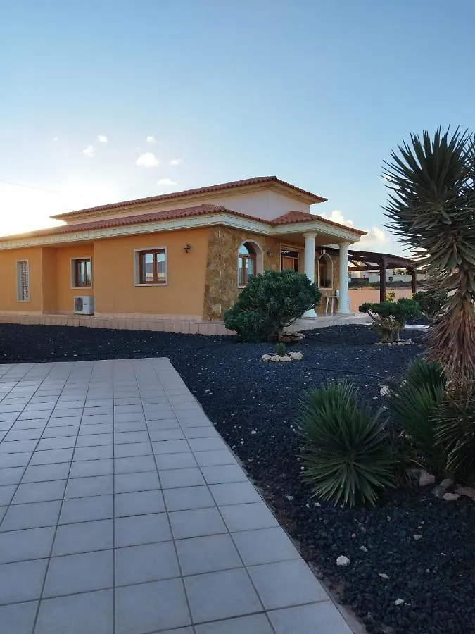 Villa Casa Del Sol 3 Bedroom Villa With Private Solar Covered 12M X 6M Pool Minimum Stay 7 Nights Chromecast And Wifi Throughout The Property Triquivijate 0*,  España