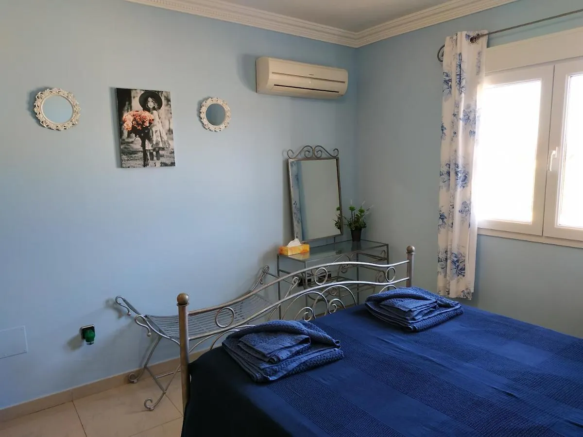 Villa Casa Del Sol: Spacious 3-Bedroom with Private Solar-Heated Pool Triquivijate