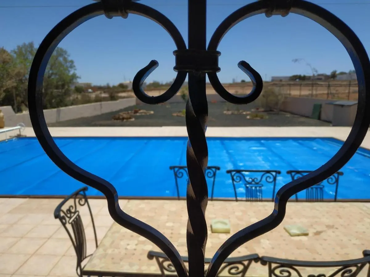 Villa Casa Del Sol: Spacious 3-Bedroom with Private Solar-Heated Pool Triquivijate 0*,