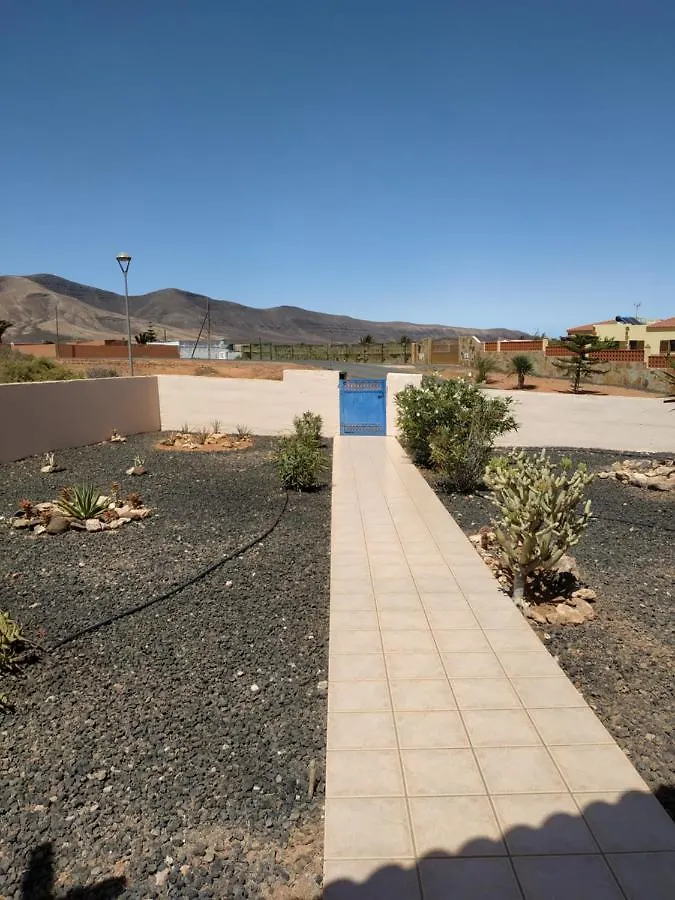 Villa Casa Del Sol: Spacious 3-Bedroom with Private Solar-Heated Pool Triquivijate Spain