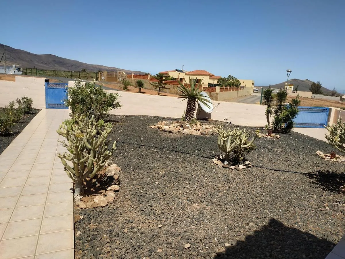Villa Casa Del Sol: Spacious 3-Bedroom with Private Solar-Heated Pool Triquivijate Spain
